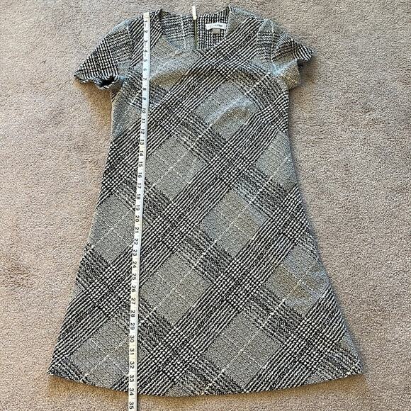 Calvin Klein Plaid Stretch Knit Dress Size 4 Black White Short Sleeves Knee - Picture 7 of 7